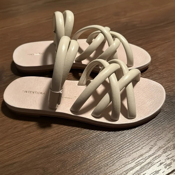 Intentionally Blank Flat Sandals Leather Women's Sz 6 - Picture 2 of 7